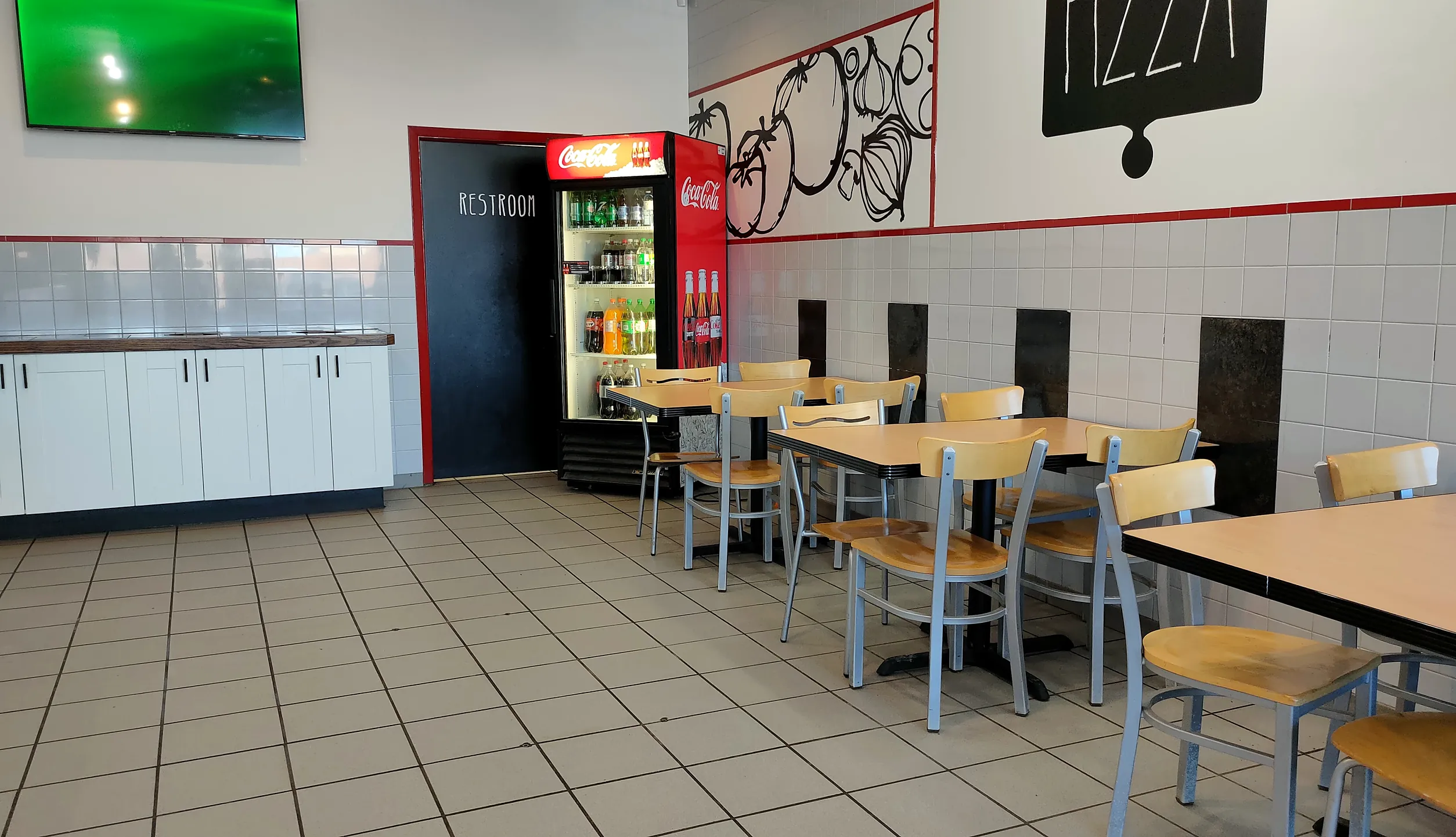 Dining room at Nitza's Pizza